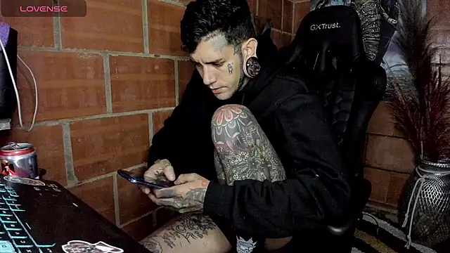 Snapshot of josh__ackerman chatting on February 15, 3:42 am josh ackerman online show from February 15, 3:42 am