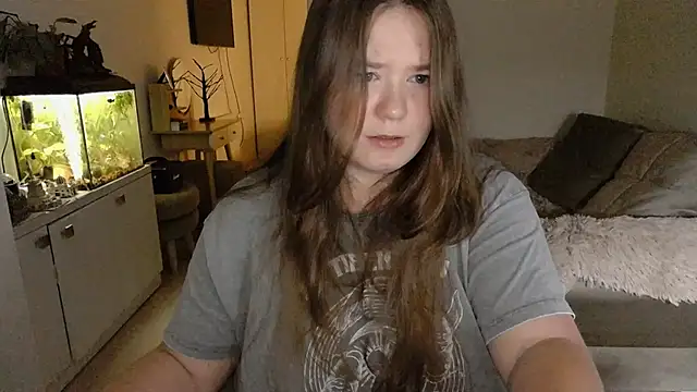 Snapshot of remirann_ chatting on December 2, 4:42 pm remirann online show from December 2, 4:42 pm