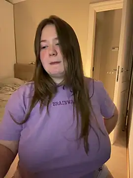 Snapshot of remirann_ chatting on December 10, 3:33 pm remirann online show from December 10, 3:33 pm