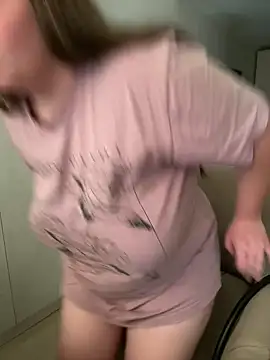 Snapshot of remirann_ chatting on March 12, 1:51 pm remirann online show from March 12, 1:51 pm