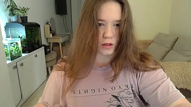 Snapshot of remirann_ chatting on March 14, 9:14 am remirann online show from March 14, 9:14 am