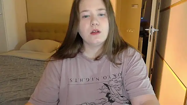 Snapshot of remirann_ chatting on March 15, 5:15 pm remirann online show from March 15, 5:15 pm