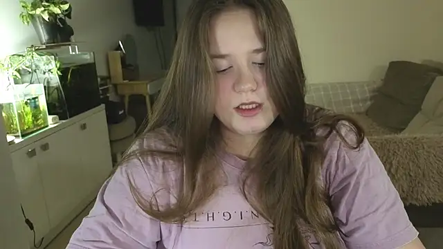 Snapshot of remirann_ chatting on November 20, 3:23 pm remirann online show from November 20, 3:23 pm