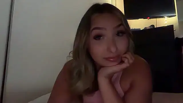 Snapshot of lustfulsmiles chatting on June 13, 4:05 pm lustfulsmiles online show from June 13, 4:05 pm