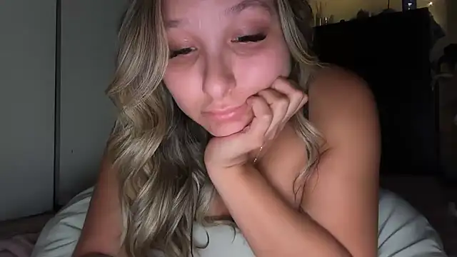 Snapshot of lustfulsmiles chatting on June 24, 5:01 pm lustfulsmiles online show from June 24, 5:01 pm