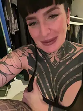 InkedBiitch online show from February 3, 7:00 pm