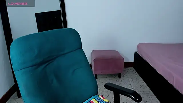 MaiaPetitte  online show from December 30, 1:25 pm