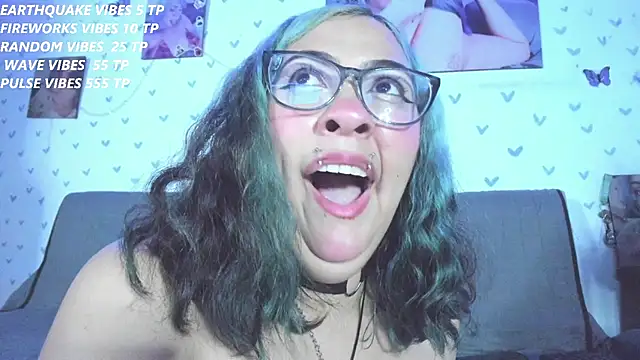 Snapshot of OnlyBluex chatting on January 8, 7:34 am OnlyBluex online show from January 8, 7:34 am