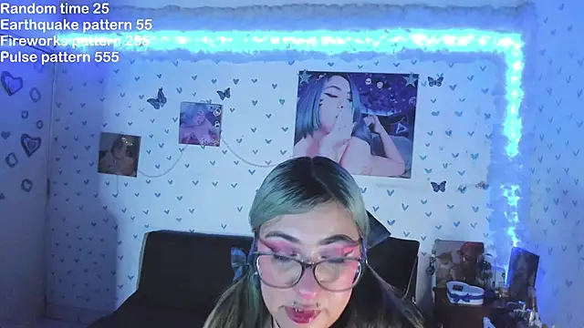 Snapshot of OnlyBluex chatting on February 8, 5:18 am OnlyBluex online show from February 8, 5:18 am