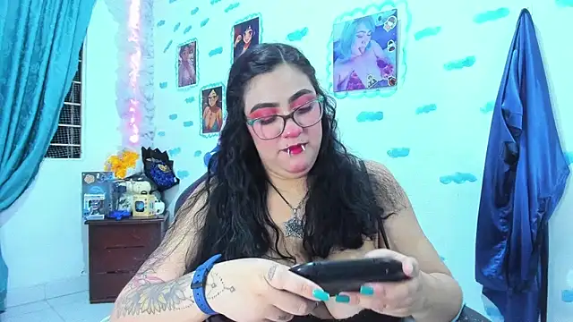 Snapshot of OnlyBluex chatting on January 17, 4:17 am OnlyBluex online show from January 17, 4:17 am