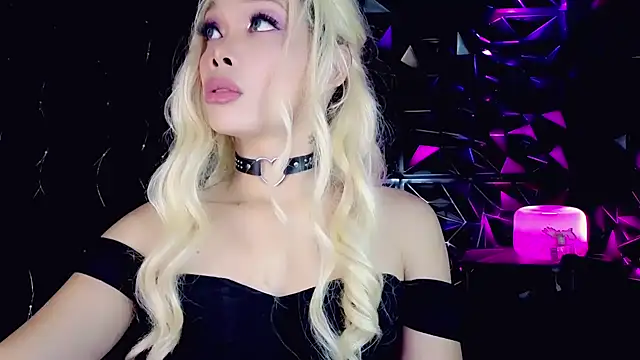 Snapshot of sugar_bbyxx chatting on December 3, 4:09 am sugar bbyxx online show from December 3, 4:09 am