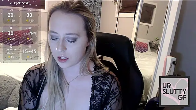 Snapshot of ursluttygf chatting on December 7, 11:01 pm ursluttygf online show from December 7, 11:01 pm