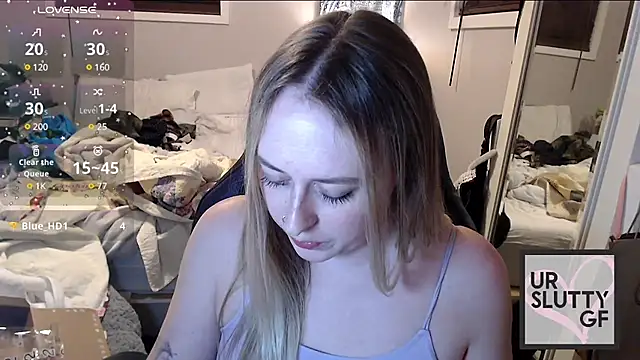 Snapshot of ursluttygf chatting on December 28, 1:39 am ursluttygf online show from December 28, 1:39 am