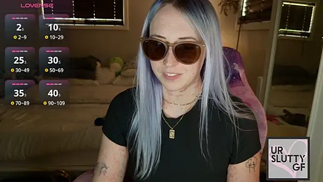 ursluttygf online show from May 22, 6:24 pm