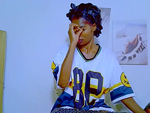 MissParis26 online show from February 21, 1:00 pm