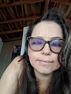 Snapshot of MariaPau_83 chatting on May 27, 4:37 pm MariaPau 83 online show from May 27, 4:37 pm