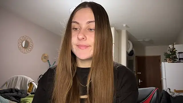 Snapshot of Emma_just chatting on December 15, 7:57 am Emma just online show from December 15, 7:57 am