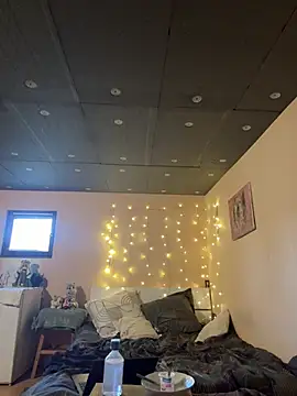 Snapshot of Emma_just chatting on March 19, 11:39 am Emma just online show from March 19, 11:39 am