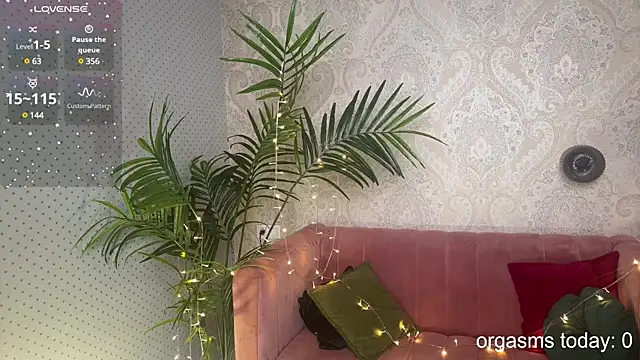 Snapshot of 01_lili_01 chatting on December 30, 9:59 am 01 lili 01 online show from December 30, 9:59 am