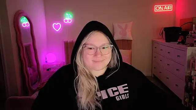 PiggyRose online show from December 21, 1:35 am