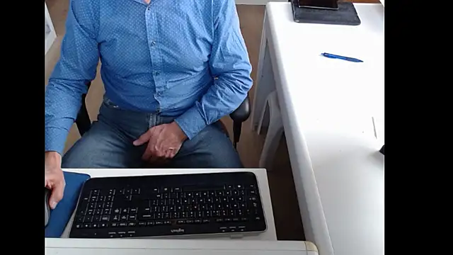 Snapshot of dutchpornking chatting on October 9, 7:39 am dutchpornking online show from October 9, 7:39 am