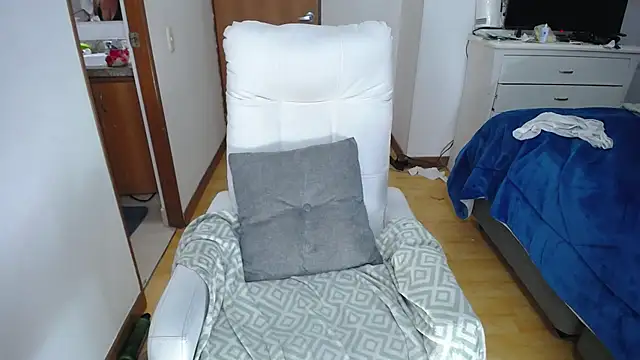 Snapshot of mondirty70 chatting on December 15, 6:51 am mondirty70 online show from December 15, 6:51 am