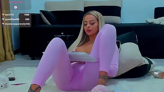 Snapshot of MelanieLexxx chatting on January 1, 9:20 pm MelanieLexxx online show from January 1, 9:20 pm