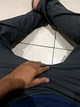 Snapshot of luciferdxm5 chatting on November 10, 6:12 am luciferdxm5 online show from November 10, 6:12 am