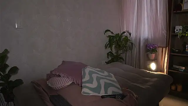 HannahEvanss online show from April 8, 1:22 pm