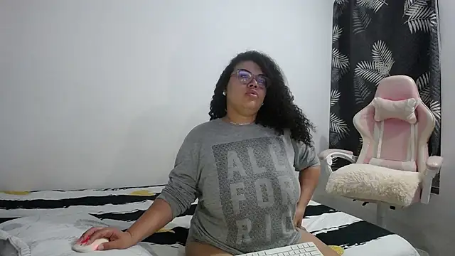 mabigomez00 online show from February 13, 9:27 am