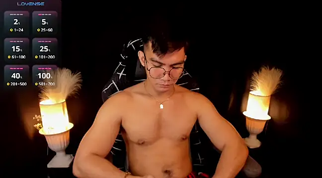 Snapshot of 000batman000 chatting on March 15, 12:56 pm 000batman000 online show from March 15, 12:56 pm