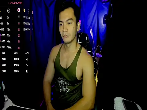 Snapshot of 000batman000 chatting on February 14, 1:24 am 000batman000 online show from February 14, 1:24 am