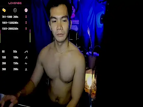 Snapshot of 000batman000 chatting on February 16, 2:24 pm 000batman000 online show from February 16, 2:24 pm