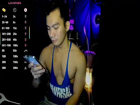 Snapshot of 000batman000 chatting on February 21, 3:02 pm 000batman000 online show from February 21, 3:02 pm