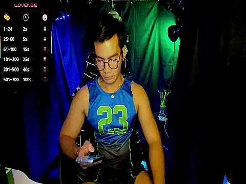 Snapshot of 000batman000 chatting on March 24, 2:00 pm 000batman000 online show from March 24, 2:00 pm