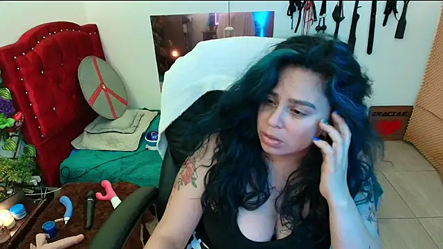 Snapshot of elektra_32 chatting on February 17, 8:19 am elektra 32 online show from February 17, 8:19 am