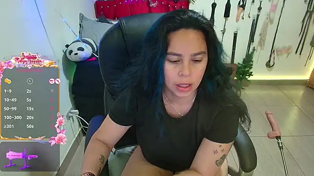 Snapshot of elektra_32 chatting on June 3, 4:48 am elektra 32 online show from June 3, 4:48 am