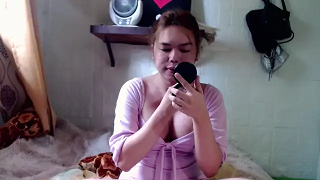 Snapshot of alondra_marie23 chatting on October 21, 5:30 am alondra marie23 online show from October 21, 5:30 am