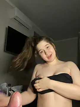 Snapshot of HornyGirlH chatting on January 10, 5:05 am HornyGirlH online show from January 10, 5:05 am