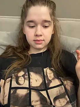 HornyGirlH online show from March 27, 6:19 am