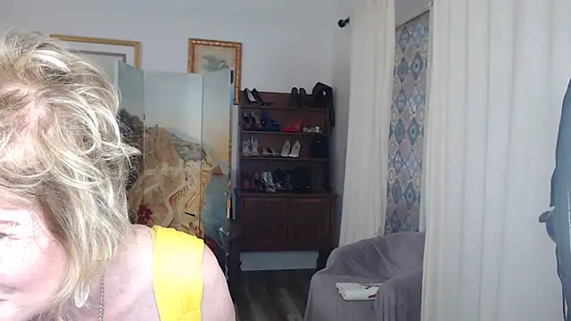 SindeeDix online show from March 6, 2:46 pm