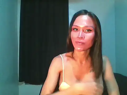Snapshot of Sassy_Erika chatting on June 24, 1:43 pm Sassy Erika online show from June 24, 1:43 pm