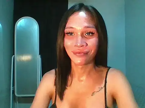 Snapshot of Sassy_Erika chatting on July 7, 7:23 am Sassy Erika online show from July 7, 7:23 am