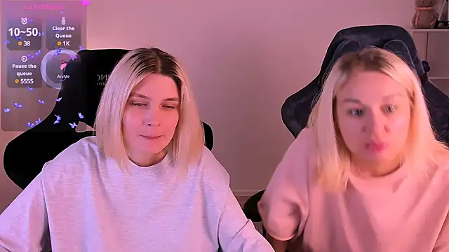 Snapshot of hotblonds chatting on December 1, 5:02 pm hotblonds online show from December 1, 5:02 pm