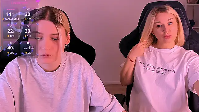 Snapshot of hotblonds chatting on December 7, 2:13 pm hotblonds online show from December 7, 2:13 pm