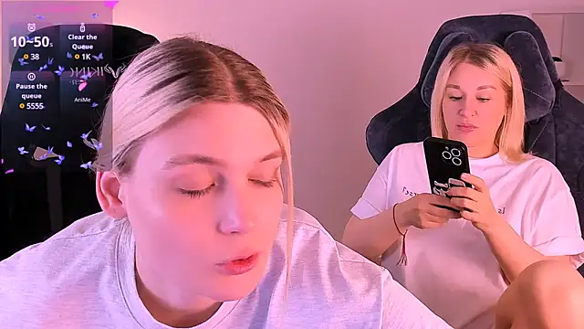 Snapshot of hotblonds chatting on December 7, 7:43 pm hotblonds online show from December 7, 7:43 pm