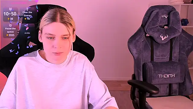 Snapshot of hotblonds chatting on December 9, 6:57 pm hotblonds online show from December 9, 6:57 pm