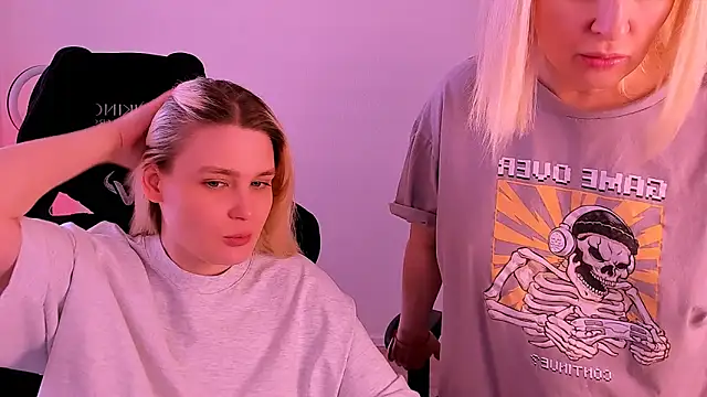 Snapshot of hotblonds chatting on December 12, 12:12 pm hotblonds online show from December 12, 12:12 pm