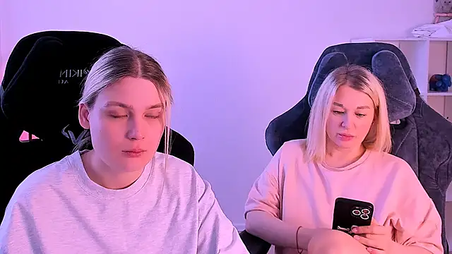 Snapshot of hotblonds chatting on December 19, 9:40 am hotblonds online show from December 19, 9:40 am