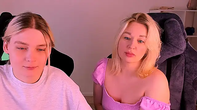 Snapshot of hotblonds chatting on December 20, 7:22 am hotblonds online show from December 20, 7:22 am